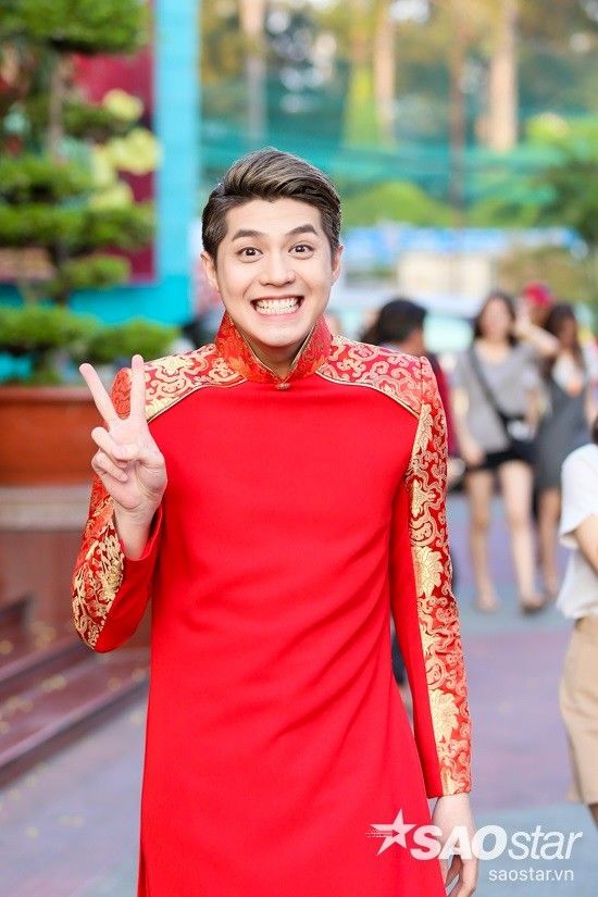 Biểu cảm đáng yêu của Noo Phước Thịnh khi bắt gặp ống kính máy ảnh.