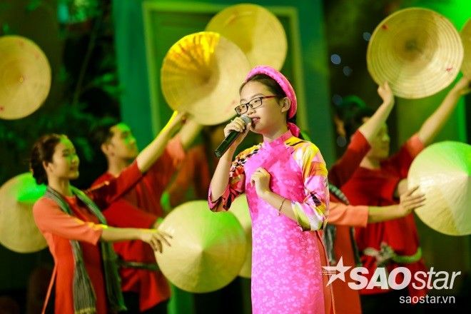 Chương trình còn có sự góp mặt của nữ ca sĩ nhí Phương Mỹ Chi…