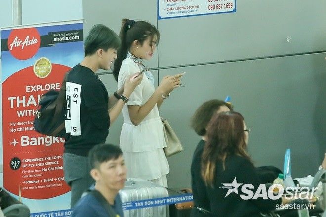 Kể từ lúc đăng quang tại cuộc thi Hoa hậu Hoàn vũ Việt Nam năm ngoái cho đến hiện tại, Phạm Hương liên tiếp để lại nhiều hình ảnh đẹp trong lòng các fan, khán giả. Nhan sắc ngọt ngào, thần thái rạng rỡ cùng cách ứng xử khôn khéo giúp người đẹp trở thành một trong những hoa hậu được lòng công chúng nhất ở thời điểm này. 