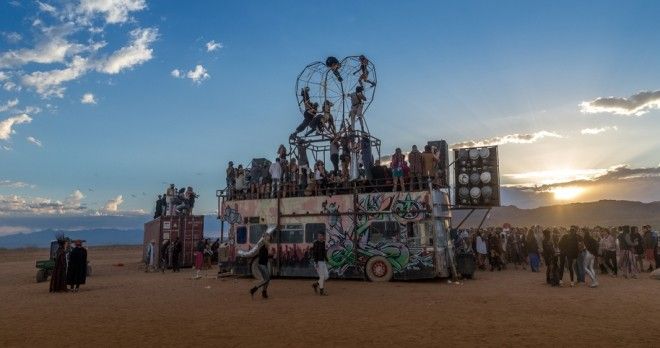 Không gian cực "chất" của Further Future Music Festival. 