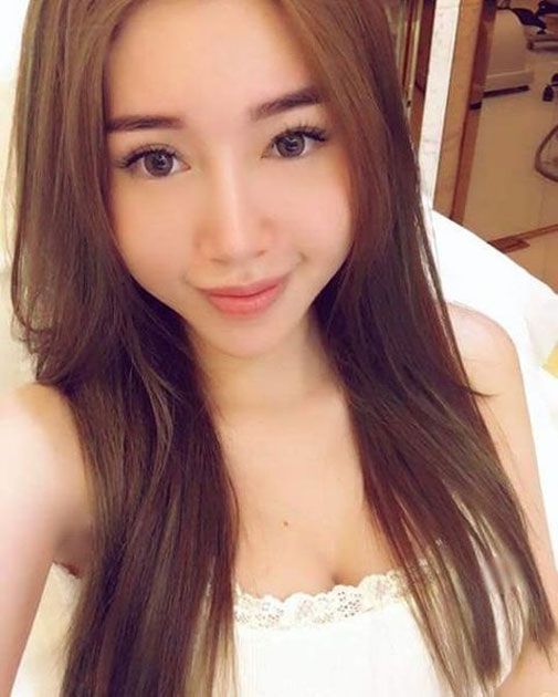 Ngoài vẻ đẹp và sự gợi cảm, Elly Trần sau sinh còn mang vẻ dễ thương, đáng yêu.