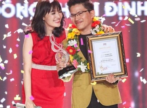 Giải thưởng Bài hát của năm dành cho Về với đông của tác giả Vũ Minh Tâm. Nhật Thủy nhận giải Ca sĩ thể hiện hiệu quả nhất. Đây cũng là giải thưởng cuối cùng của chương trình Bài hát Việt sau 11 năm hình thành và phát triển.