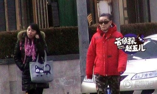Nhìn ông, khán giả phải thừa nhận rằng, tuổi già khiến ông trở nên tàn tạ hơn hẳn.