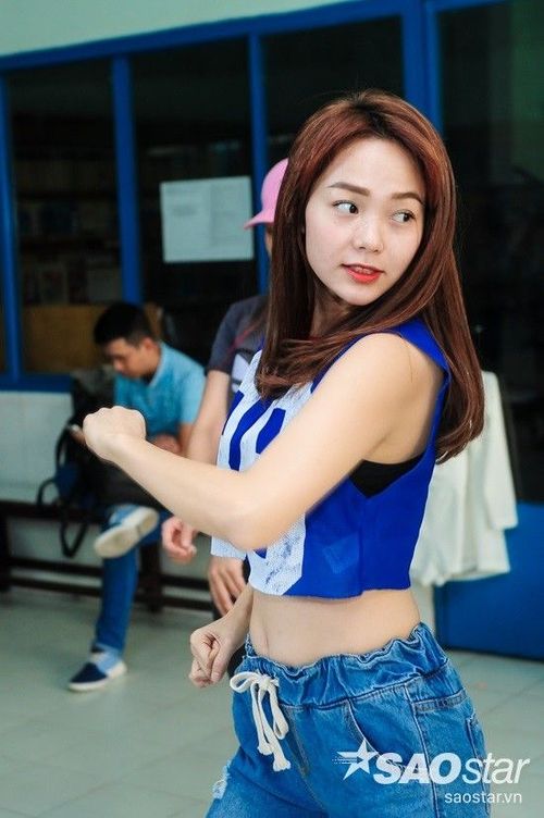 Giám khảo dễ thương của chương trình Bước nhảy Hoàn vũ nhí 2015 tâm sự, sau khi diễn xong show cuối cùng trong năm, cô sẽ nhanh chóng trở về nhà để đón năm mới cùng gia đình, lì xì cho em trai và nhận lì xì từ mẹ.