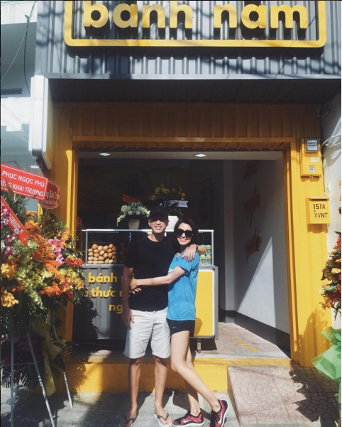 Trong bất kỳ sự kiện nào, Louis Nguyễn cũng khiến nhiều người phải ngưỡng mộ vì hành động chăm sóc Tăng Thanh Hà dù nhỏ nhoi nhưng vô cùng tình cảm.