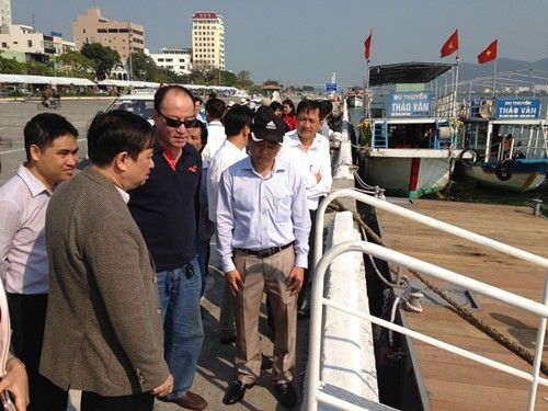 Ngày 12/2, Chủ tịch UBND TP.Đà Nẵng Huỳnh Đức Thơ và Phó chủ tịch UBND thành phố Đặng Việt Dũng đã khảo sát Cảng sông Hàn, đường Bạch Đằng, nơi các thuyền buồm sẽ cập bến.