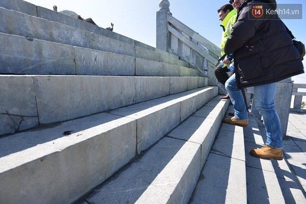 Sau khi đi cáp treo, du khách sẽ leo 600 bậc thang nữa để tới đỉnh Fansipan.