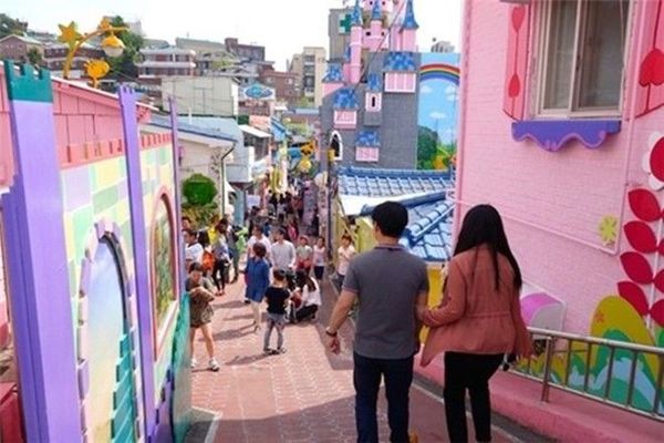 ... đến người lớn, đặc biệt là các cặp đôi.