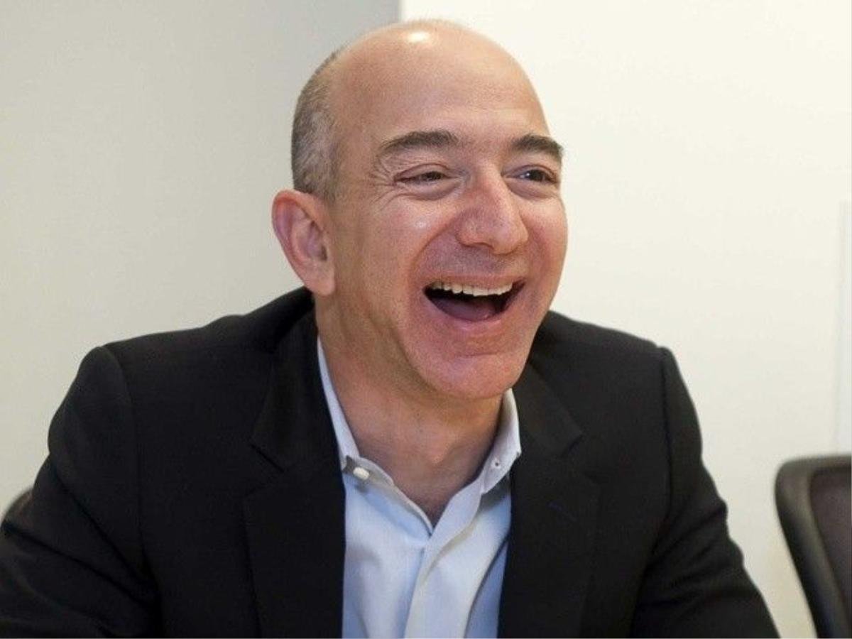 2. Jeff Bezos (Mỹ) Tài sản: 45,2 tỷ USD (+10,4 tỷ USD) Xếp hạng tỷ phú thế giới: 5 Nguồn tài sản: Amazon Số người đăng ký dịch vụ giao hàng nhanh - Prime của Amazon đã tăng 51% năm ngoái. Việc này đã giúp Bezos lần đầu lọt top 5 tỷ phú giàu nhất thế giới.